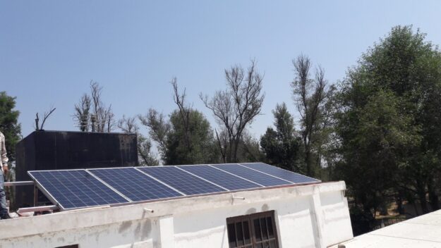 Paneles solares en jardín de niños